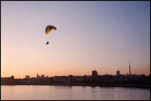 [10230] Volando sobre Montevideo